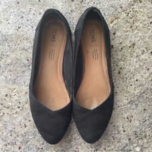 TOMS “Julie” Women's Textured Black Flats 8